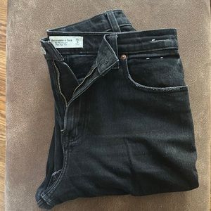Abercrombie & Fitch 90’s straight, Ultra High Rise in black wash